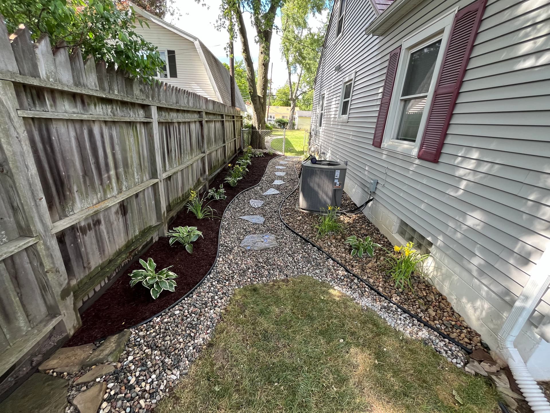 Gallery photos for Flagstone Walkway Lansing Backyard: Image #1