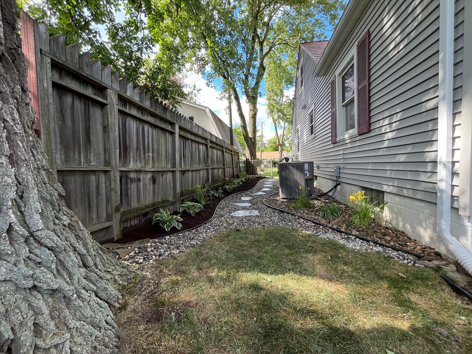 Gallery photos for Flagstone Walkway Lansing Backyard: Image #4